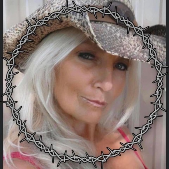 Meet your Posher, Tay - Picture 1 of 1